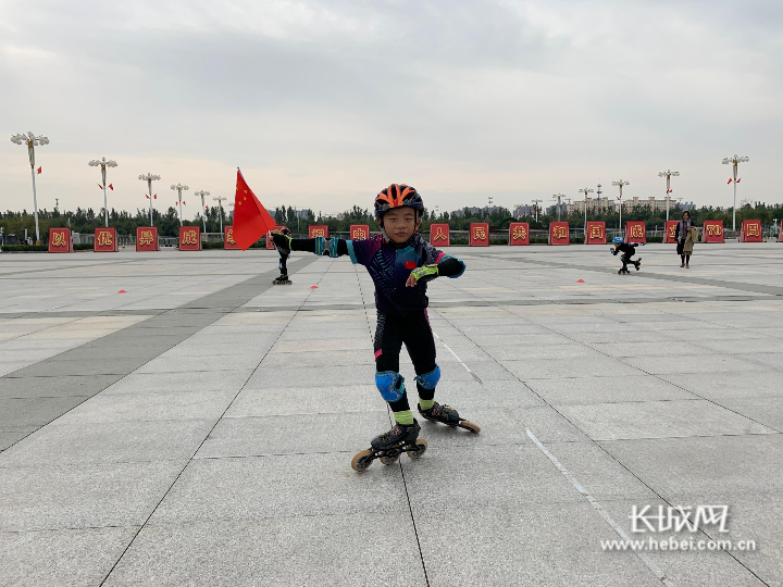 �����ڱ�ѩ֮�ǡ�֧һ�����ֻ�С���Ļ���ͯ��