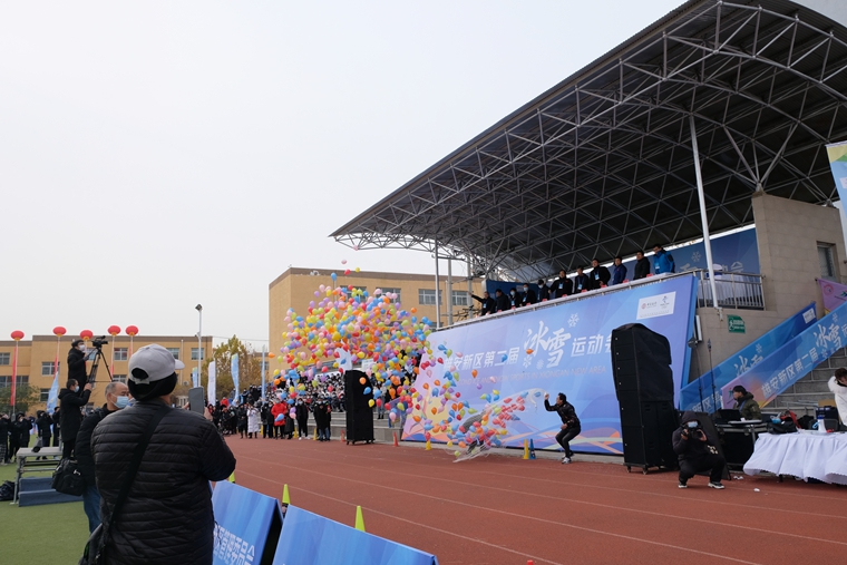 �۰������ڶ����ѩ�˶��ῪĻ