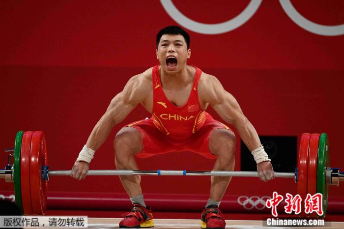 谌利军在比赛中。 点击进入下一页