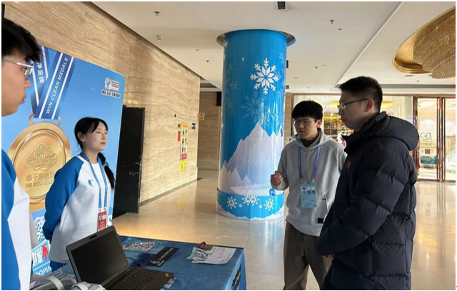 �����������Ա�ι�ʮ�Ķ������������˷ܼ�������չ����