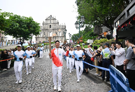 ���������ĳ�ͬ����ȫ�˻���ʷ�״ο羳��洫�ݾ���