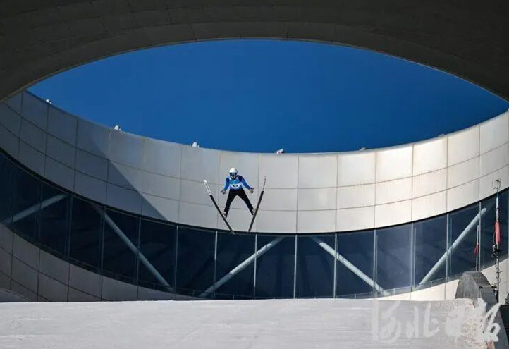 ����ǰ2���£��ӱ��ٰ���������̳
86...