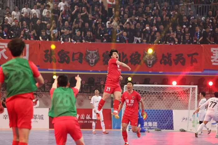 ǧ��ֱ���ھ�ҹ���峬��չ���Է� 2025...