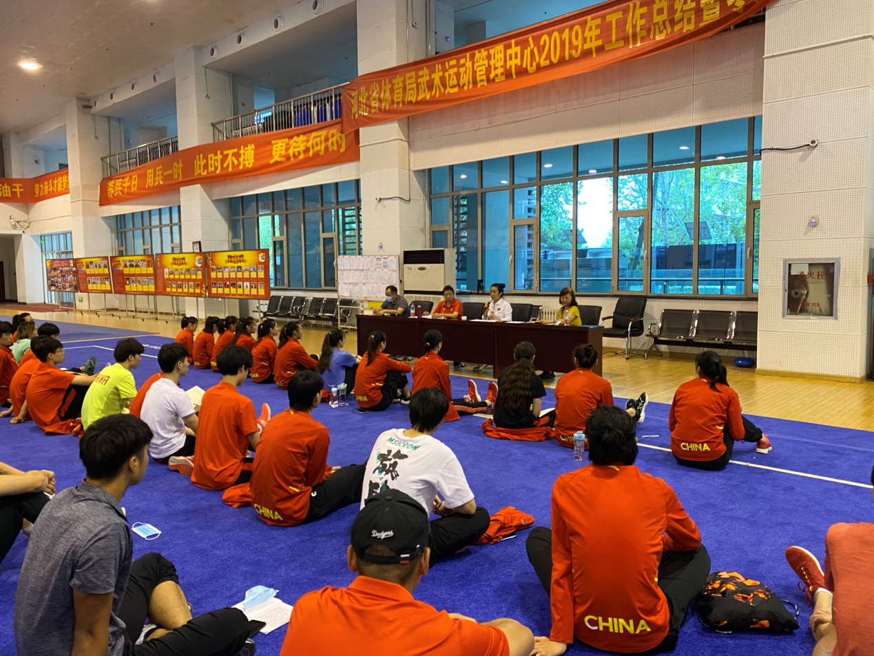 ���������ٿ��׽�����ѵ��Ӫ��һ�׶λ㱨�ܽ����ٴ�ǿ�����˷ܼ���������