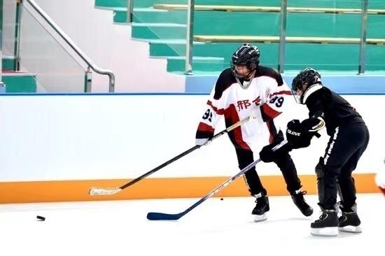 ���ֱ�ѩ �ӱ�ɳ�Ӿٰ�ڶ����ѩ�˶���