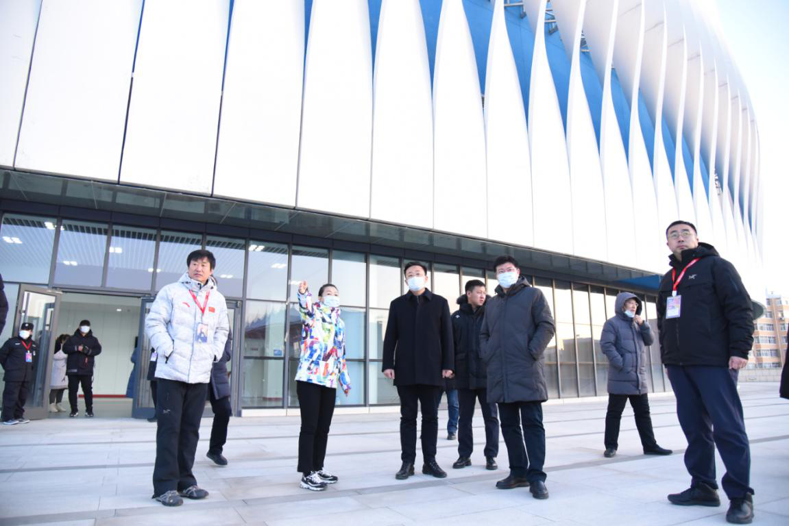 �������кӱ�ʡ�ڶ����ѩ�˶��������������ϯ��ѩ��ҵ�������Ļʽ