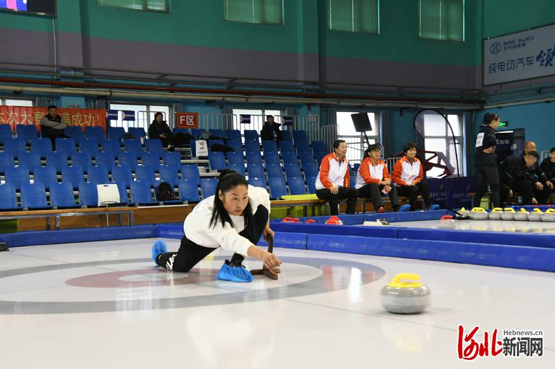 ���ڱ�ѩ֮�ǣ������ۣ��ڱ�ѩ�˶���·��Խ��...