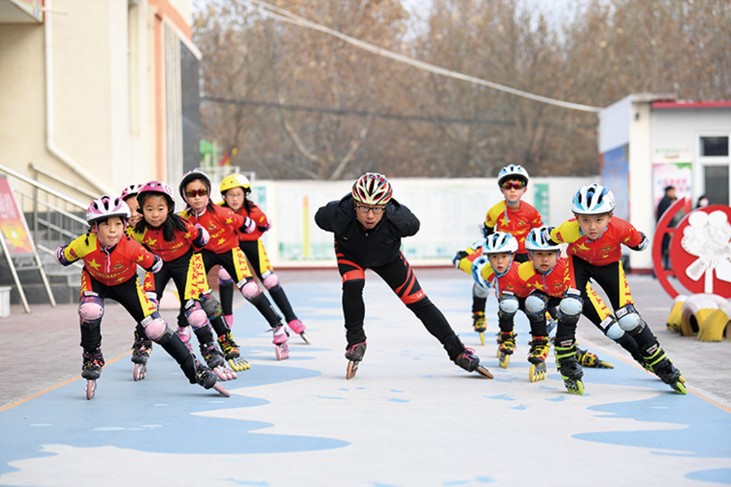 ��ɽ�������ں� �ƽ�ȫ��������������������չ