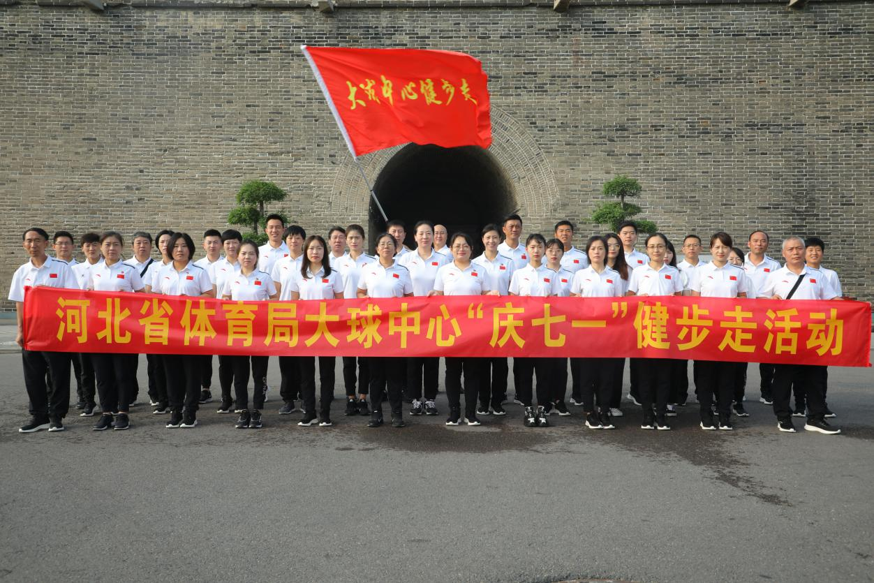 ������ �е��� ������  �����������Ŀ�չ����ף����100���꽡���ߡ��