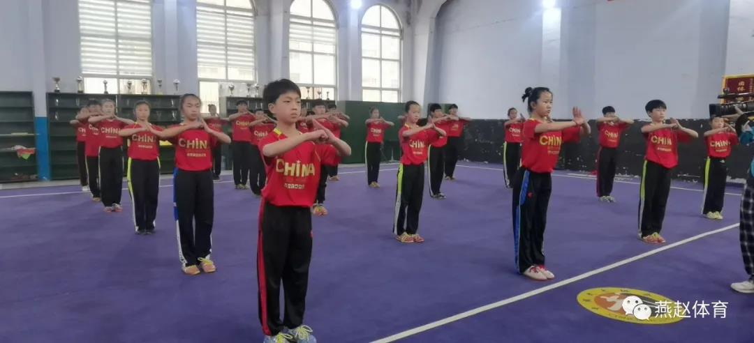 ��̨�еڶ�ʮ����ѧ��У԰�������ﴫͳ����ںϴ�����ɫ