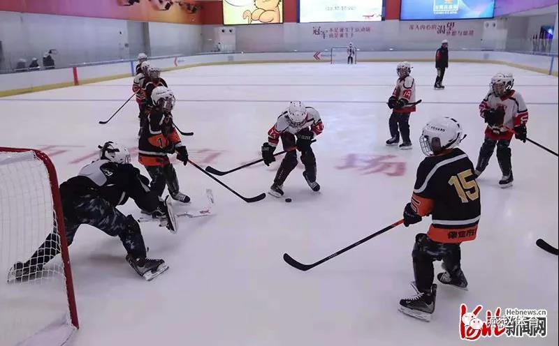 �ӱ������о�����������ں��ø��ຢ���ϱ�ѩ