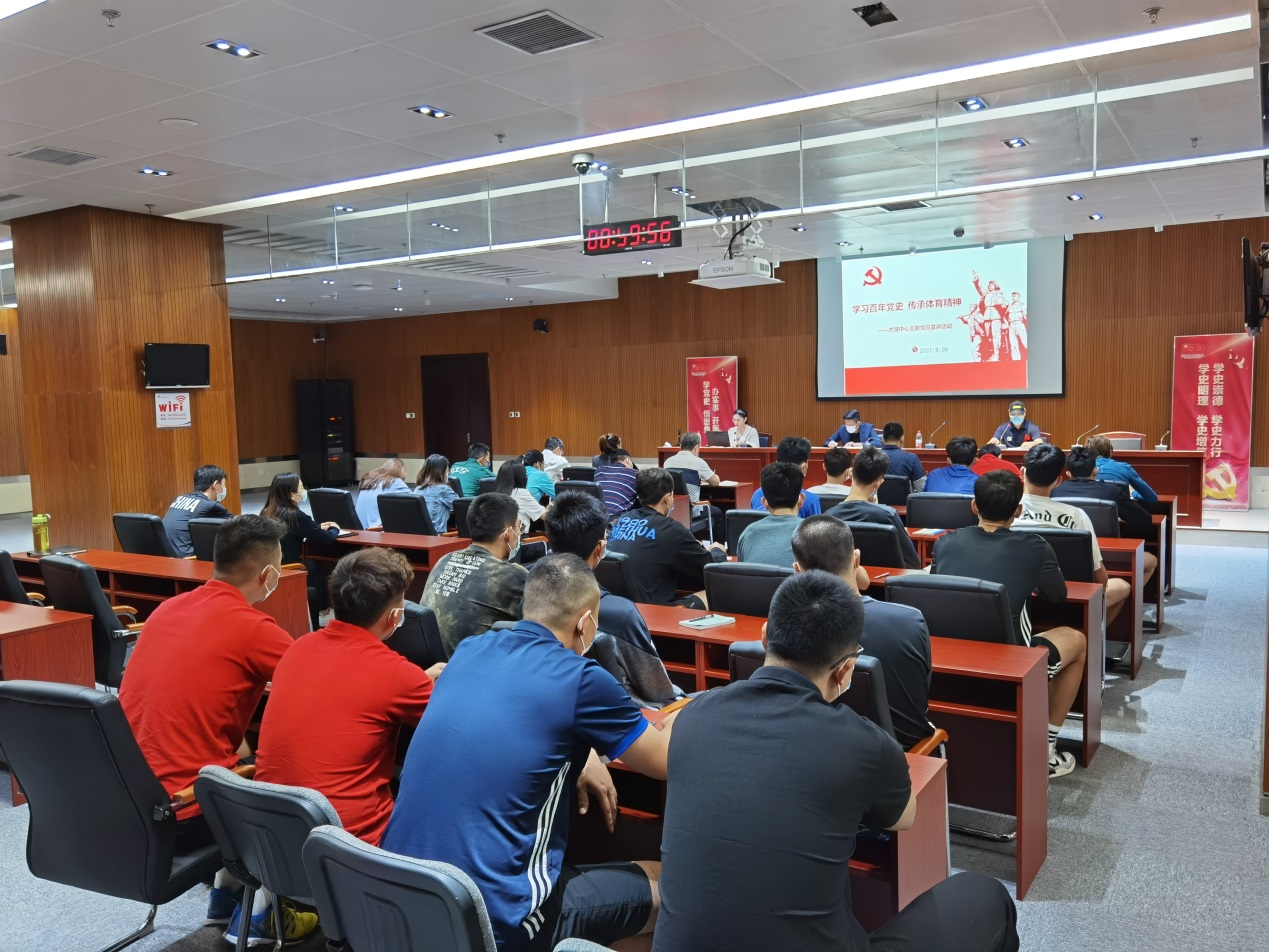 ������������ᶨ���ĳ����������Ŀ�չ���⵳�ջ�����˷ܼ�֪ʶ��ѵ