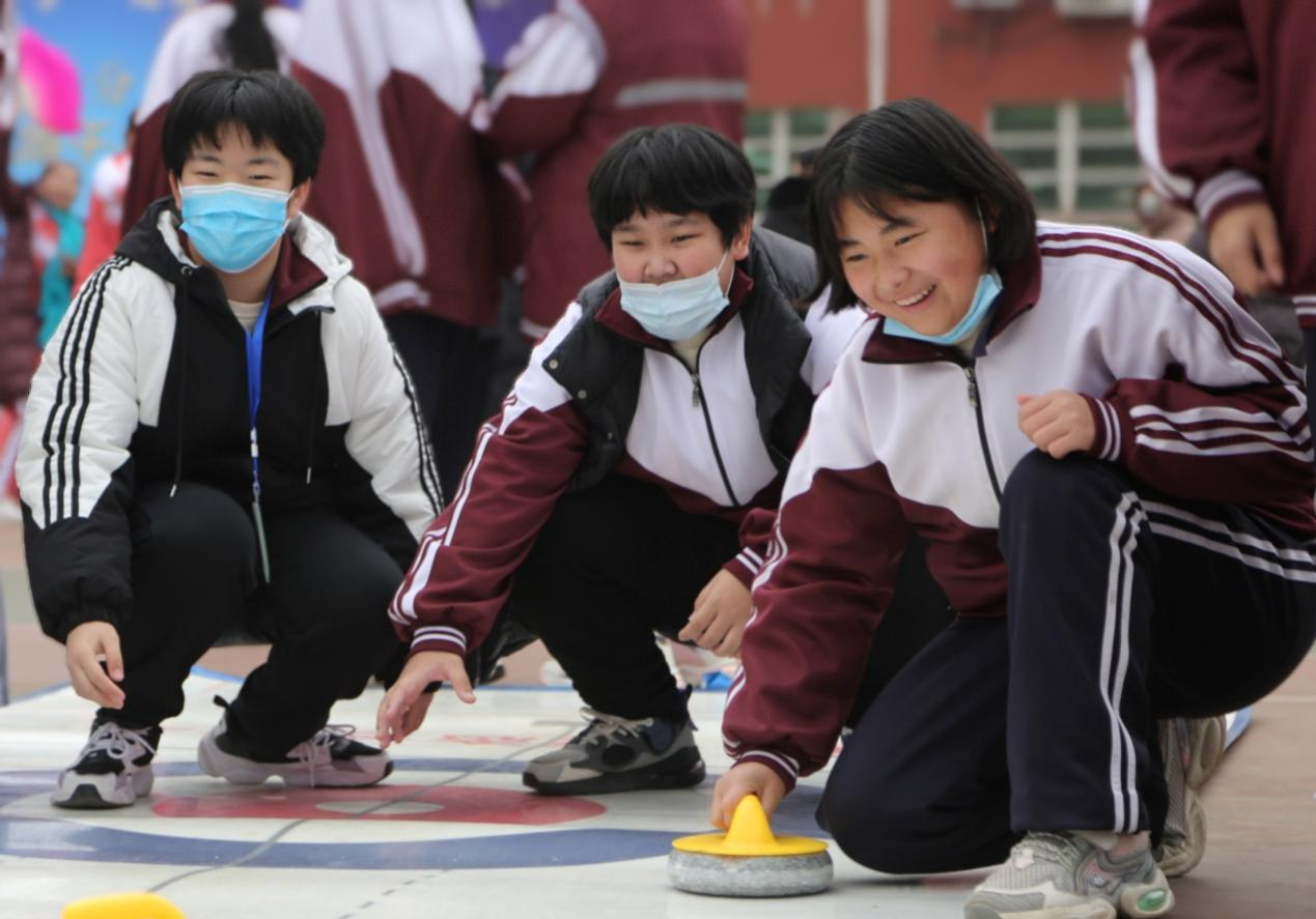 �»��硰��ѩ���񳵡�����ƽɽ��