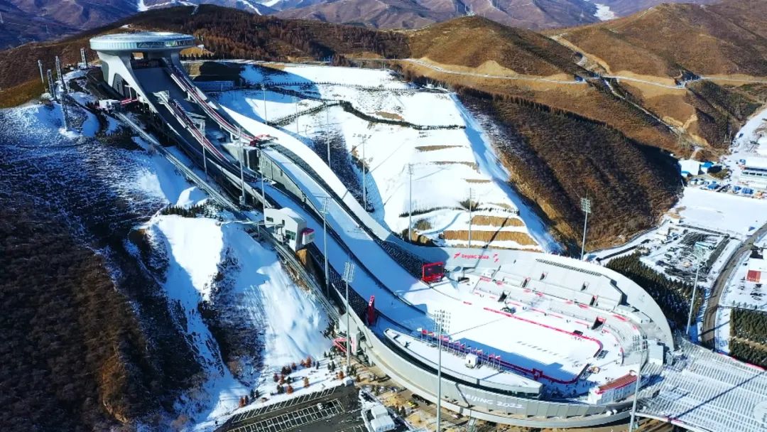 <b>��ϲӭ��ʮ��Բ�ζ���ʢ�� ���������������ӱ�����᳹ϰ��ƽ����ǡ���������ɶ��»��칤������Ҫ...</b>