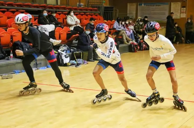 ʯ��ׯ�»������Ľ��ѩ�˶����������ֻ���������