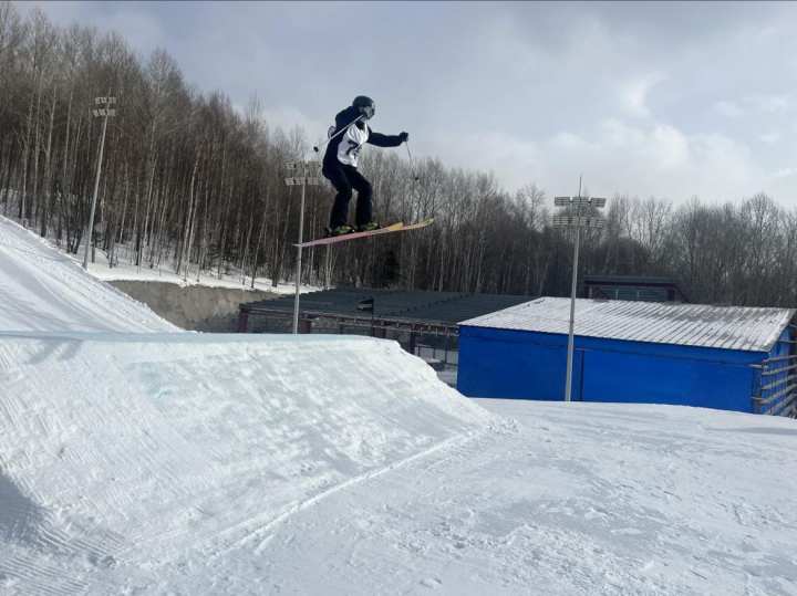 �ӱ�ʡ���Ľ��ѩ�˶�������ѩ�����½��ս���