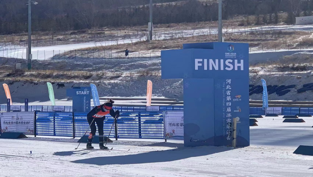 �ӱ�ʡ���Ľ��ѩ�˶���ԽҰ��ѩ����Բ������