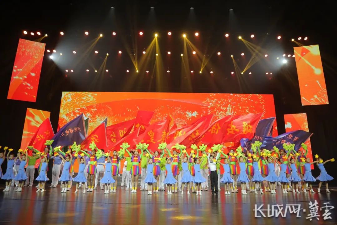 �ӱ�ʡ��ʮ�����˶���Բ����Ļ