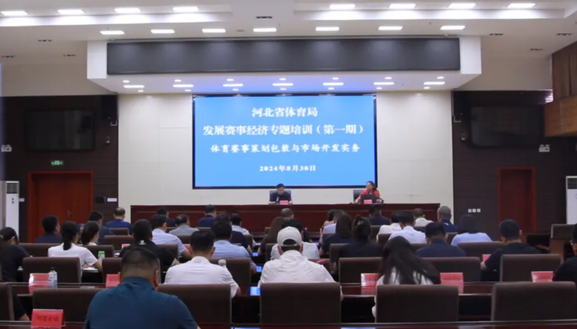 <b>������̳
�ٰ췢չ���¾��õ�һ��ר����ѵ��</b>