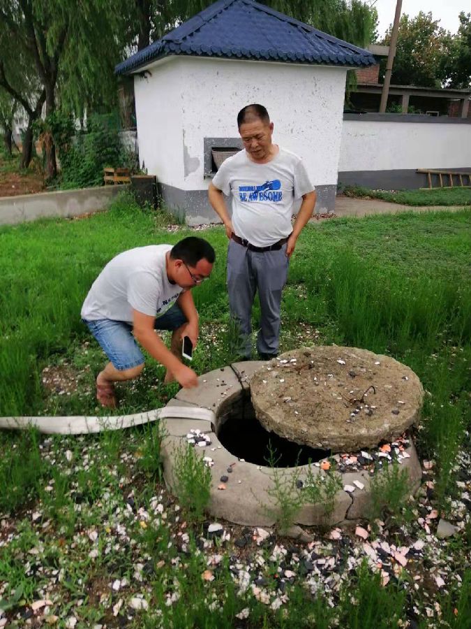 检查飞碟靶场排水井.jpg